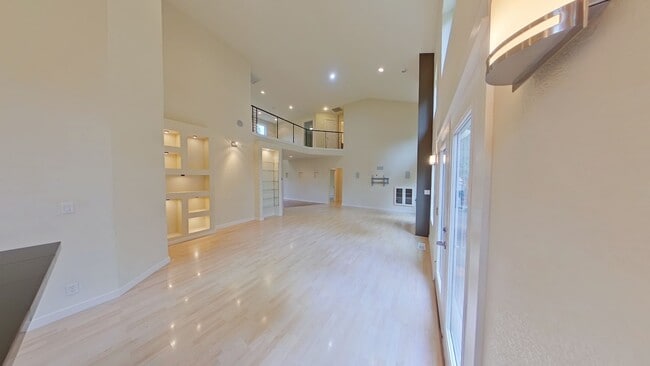 Building Photo - South Eugene Modern Home
