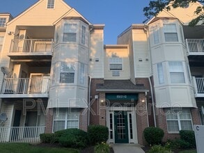 Building Photo - 8931 Town Center Cir