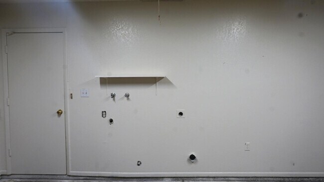 Building Photo - 10851 N 65th Ave