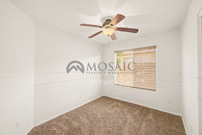 Building Photo - 1271 W Gail Dr