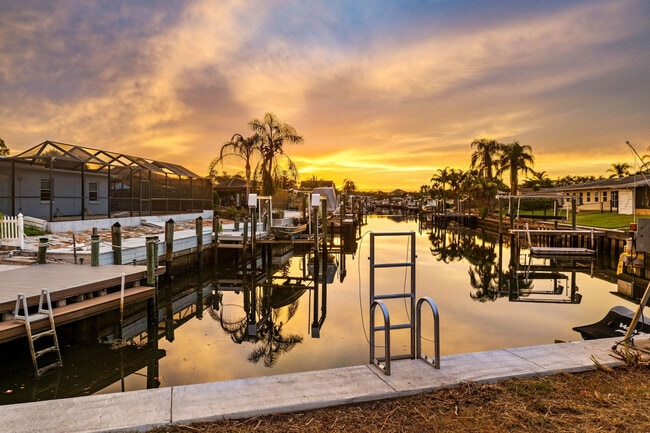 Building Photo - 6004 Tampa Shores Blvd