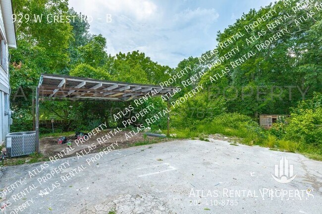 Building Photo - 929 W Crest Rd