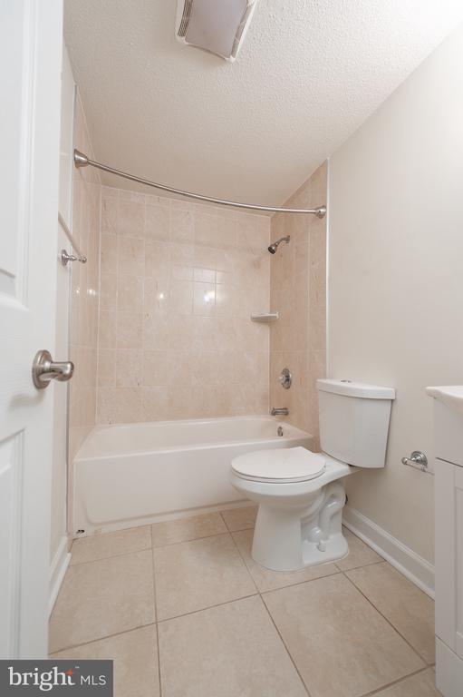 Building Photo - 1709 Dogwood Dr