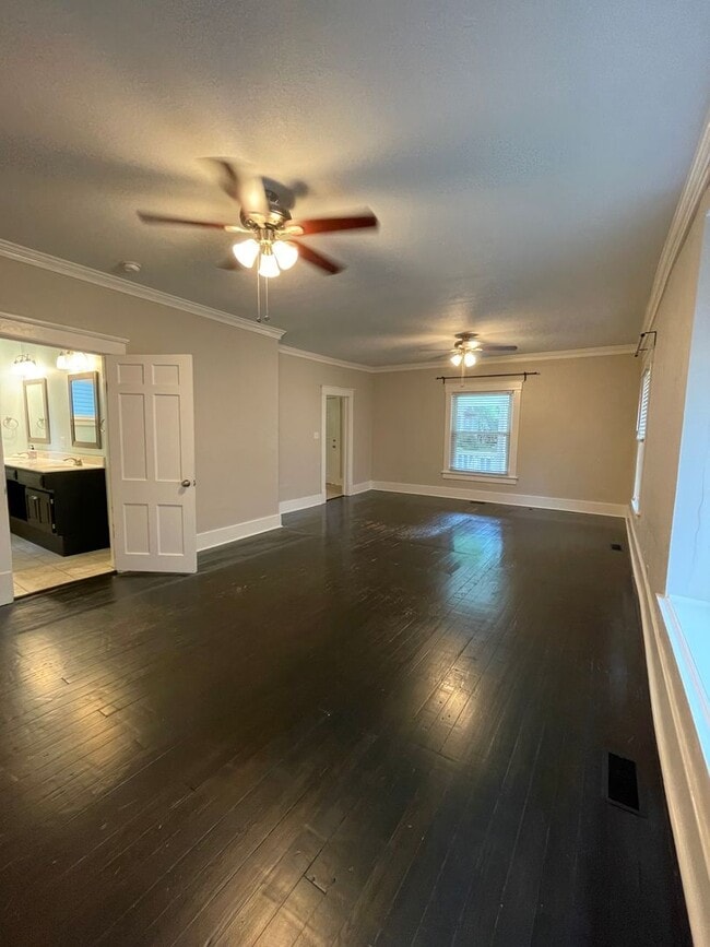 Building Photo - 2 Bedroom Near ESU!