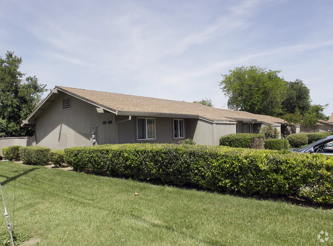 Building Photo - Summertree Apartments