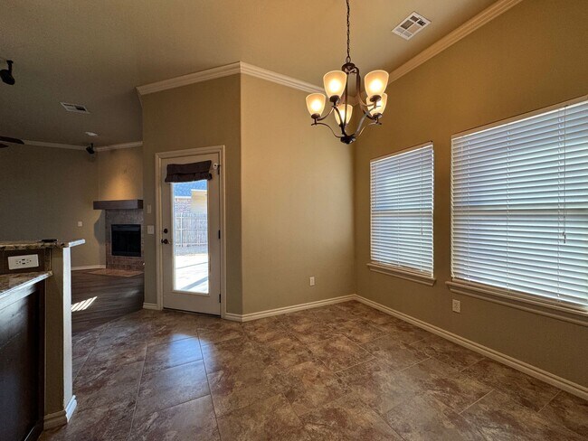 Building Photo - Spacious & Modern Home - 10 Minutes from Tinker AFB!