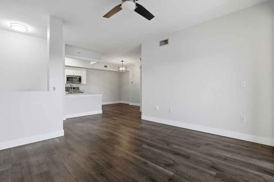 Building Photo - 6321 Aragon Way
