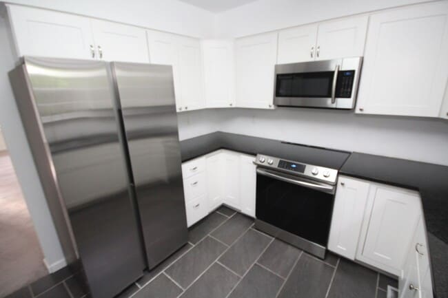 Building Photo - *Available Now* Upgraded End Unit Townhome...