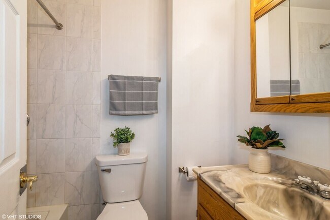 Building Photo - 329 David Ct