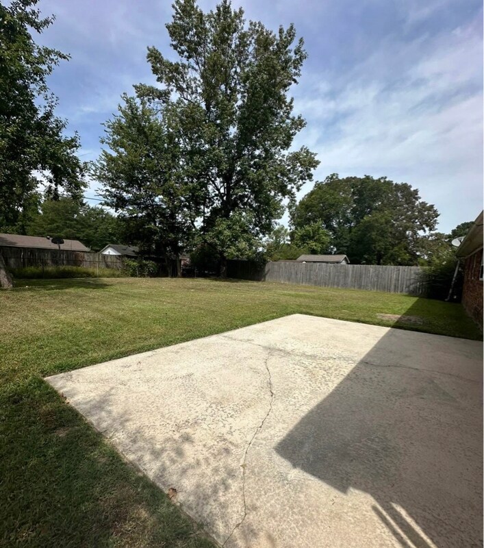 Building Photo - 1015 Routon Dr SW