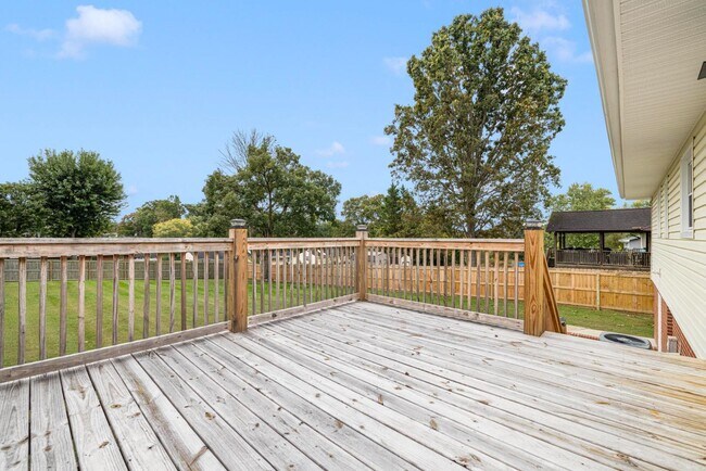 Building Photo - 130 Greenmeadow Ln