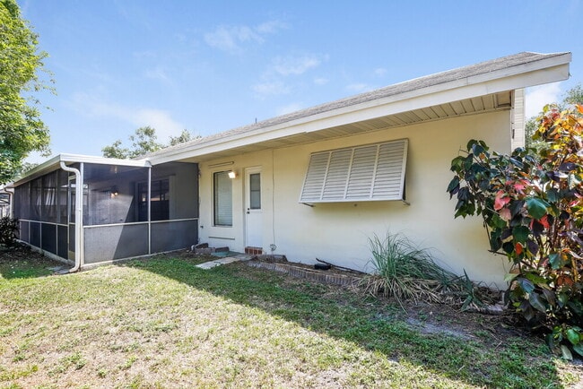 Building Photo - 5525 SW 118th Ave