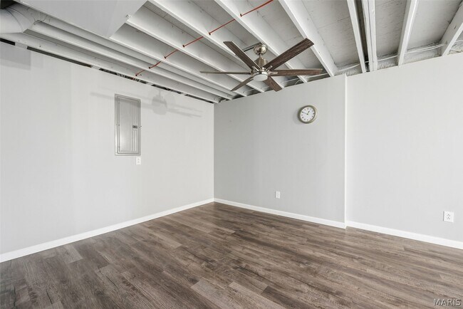 Building Photo - 463 Dusty Brook Dr