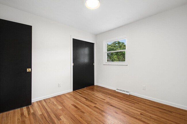 Building Photo - 1701 Moreland Dr