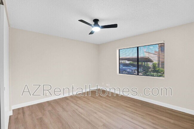 Building Photo - 1111 E University Dr