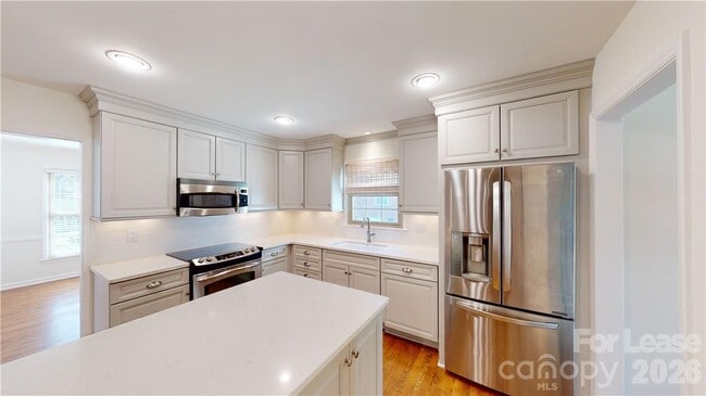 Building Photo - 6810 Rosemary Ln