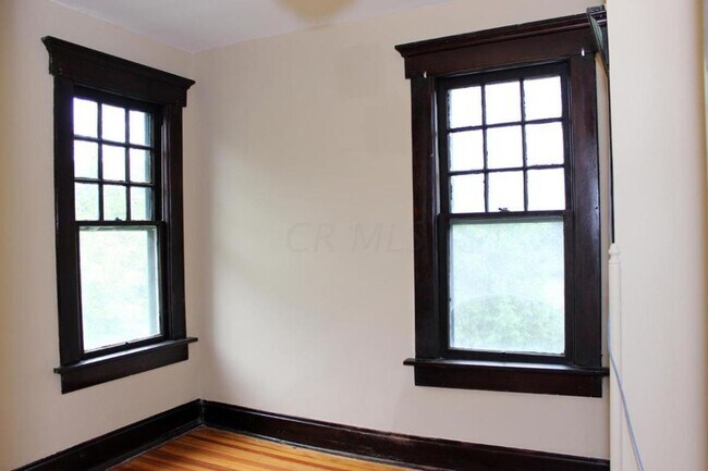Building Photo - 114 E Oakland Ave