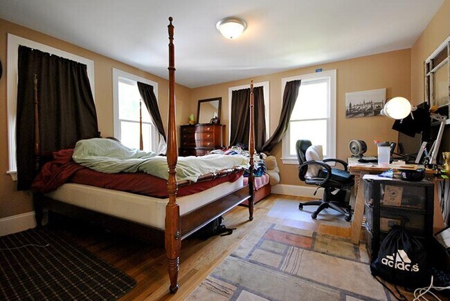 Building Photo - RENOVATED 5 BED/2 BATH WITH GREEN LINE ACCESS IN BRIGHTON