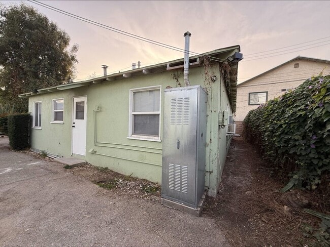 Building Photo - Cozy Upland Cottage 1bed + 1bath in a quiet neighborhood -  Available now