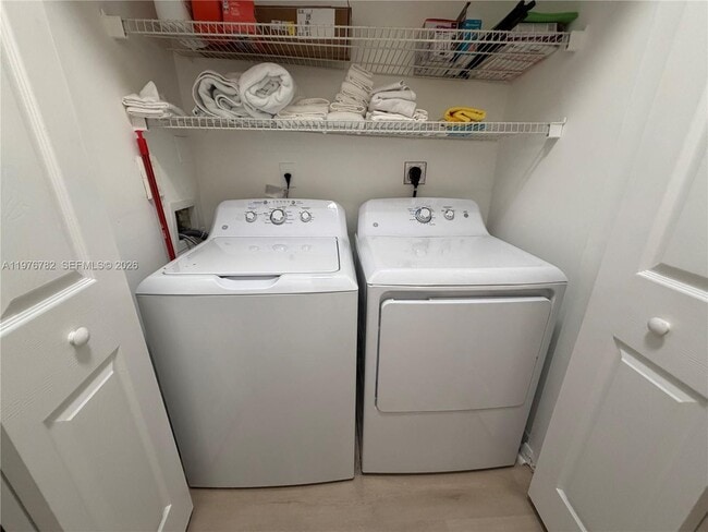 Building Photo - 6851 SW 44th St