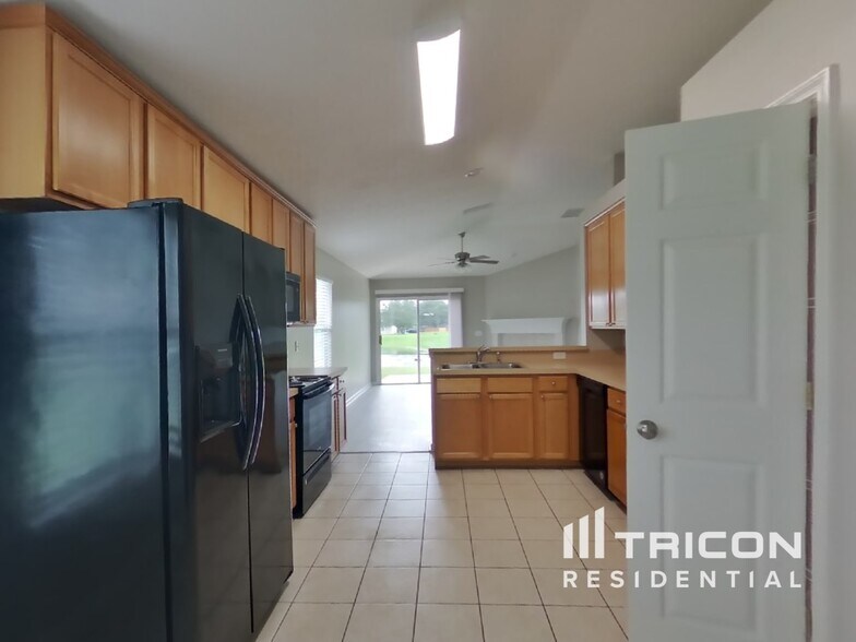 Building Photo - 11707 Deep Springs Dr N
