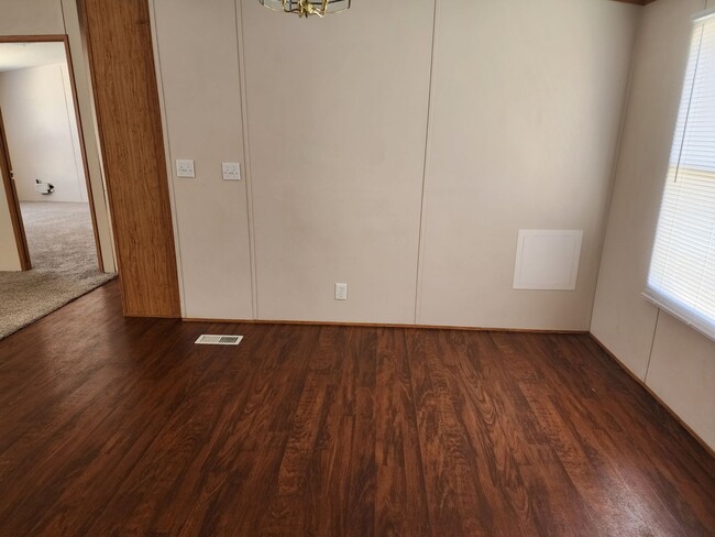 Building Photo - All utilities included!!!