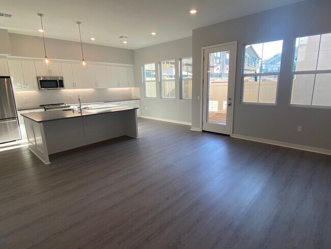 Building Photo - Brand New Home