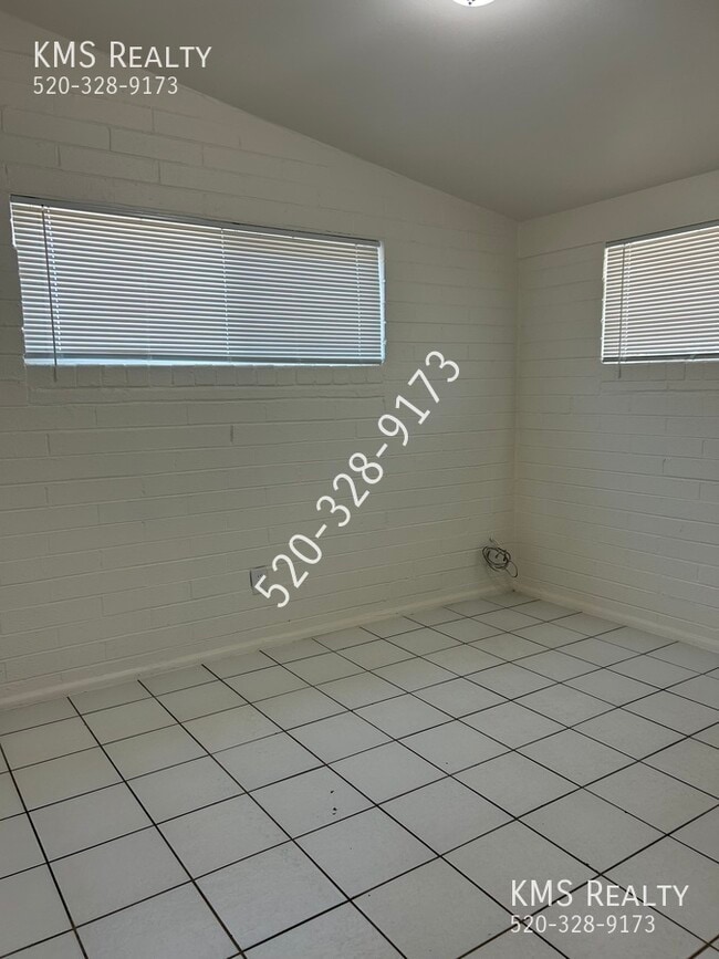 Building Photo - 5126 E Bellevue St