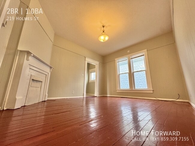 Building Photo - 219 Holmes St