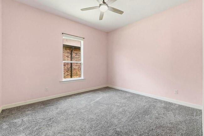 Building Photo - 91 Wyndemere Dr