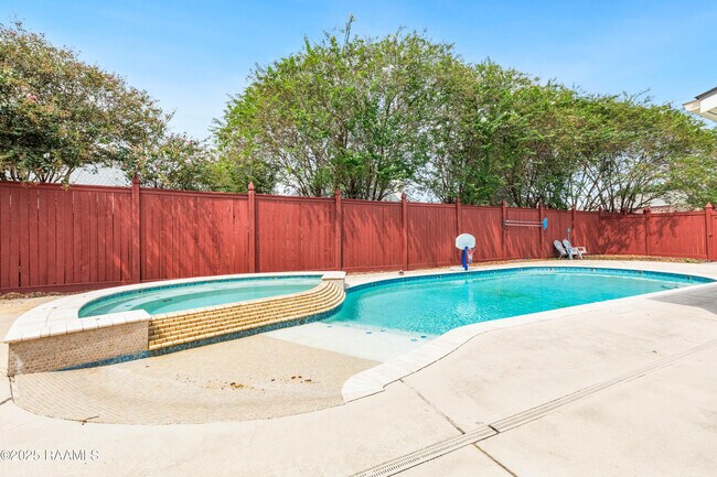 Building Photo - 408 Gordon Crockett Dr