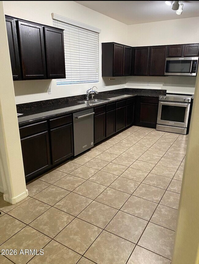 Building Photo - 7516 S 27th Pl