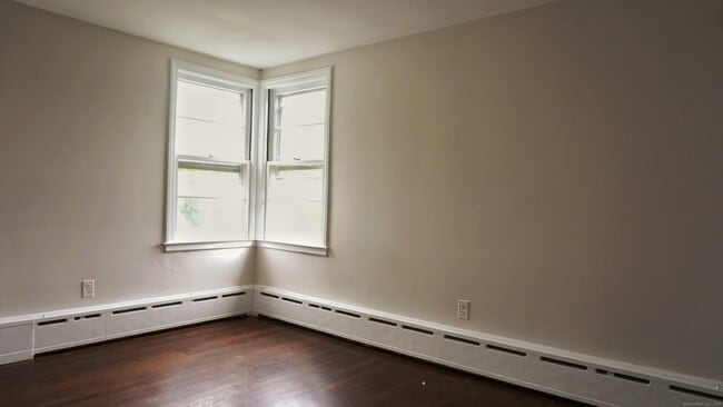 Building Photo - 586 Courtland Ave