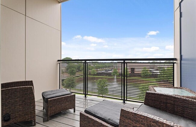 Building Photo - 6804 Westview Dr