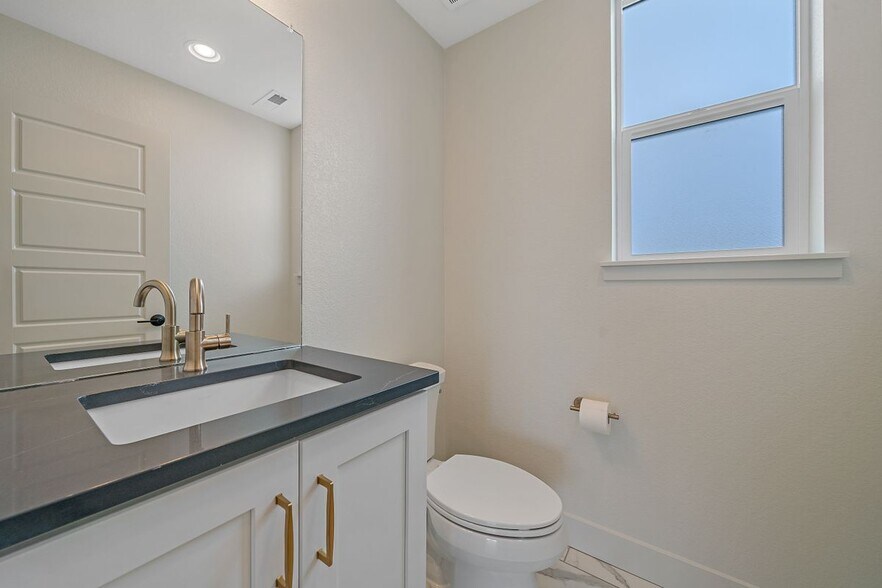 Building Photo - 10860 Lyric St