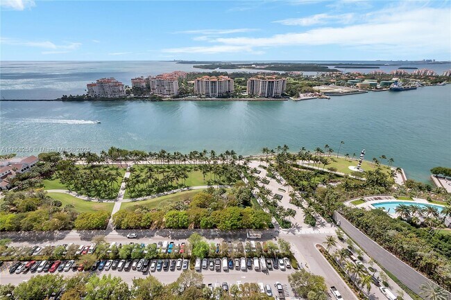 Building Photo - 300 South Pointe Dr