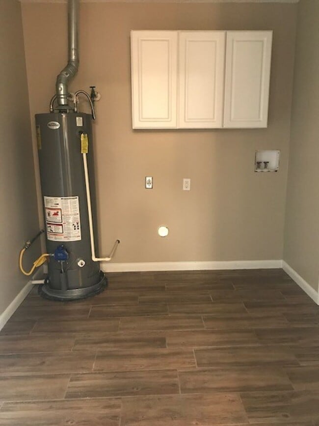 Building Photo - Beautiful 3 bedroom home! 1/2 off 1st month rent!!!