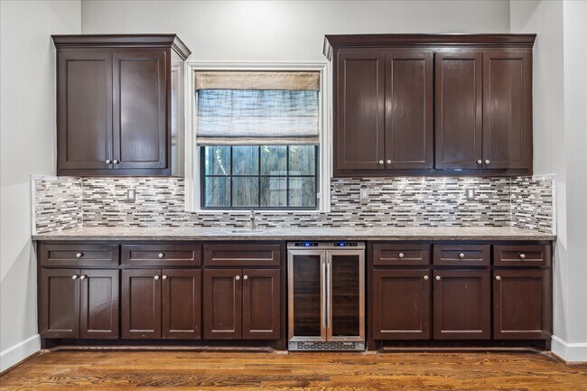 Building Photo - 4715 Jackson St