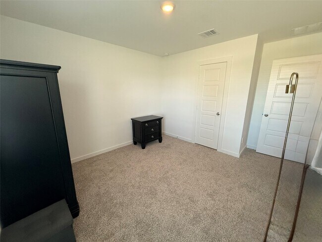 Building Photo - 1210 Hughes Crossing Dr