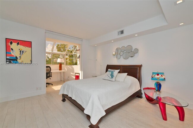 Building Photo - 101 Crandon Blvd