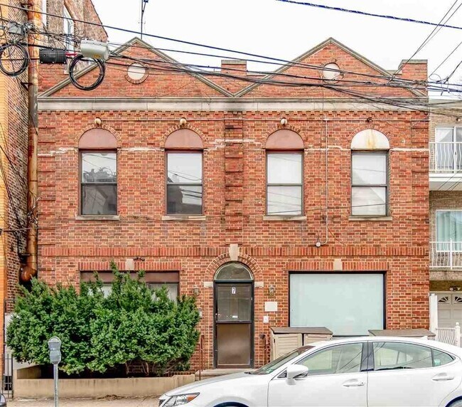 Building Photo - 7 Thorne St