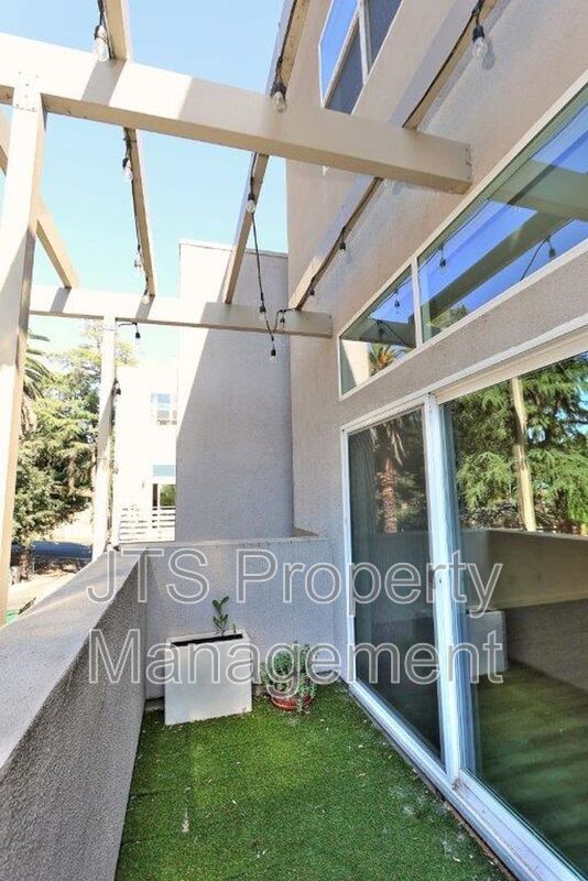 Building Photo - 396 Midstream Ln