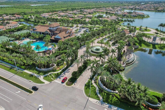 Building Photo - 10398 Waterside Ct