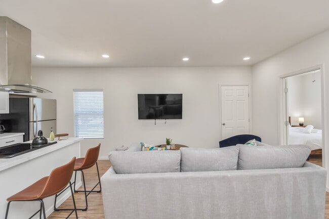 Building Photo - 1812 Wheeler Ave