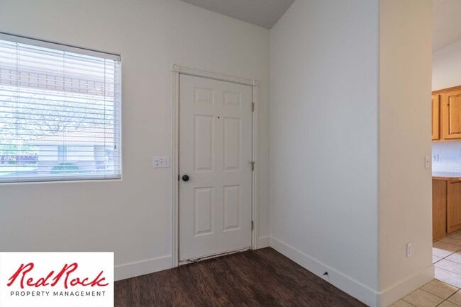 Building Photo - Spacious 3-Bed, 2-Bath Ivins Townhome – Do...
