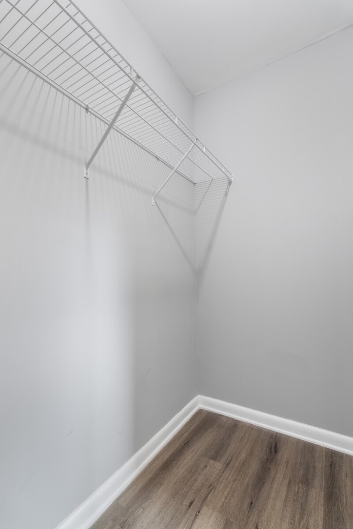 Master walk-in closet - 2058 Nettie Ct