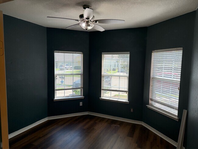 Building Photo - 9720 Colonywood Dr