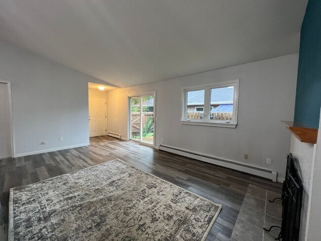 Building Photo - 3481 E 20th Ave