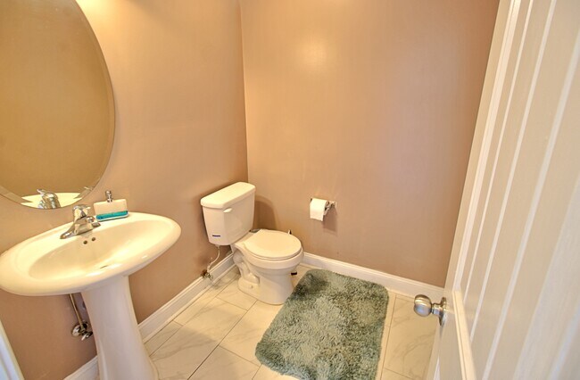 Building Photo - 305 Largo Ct