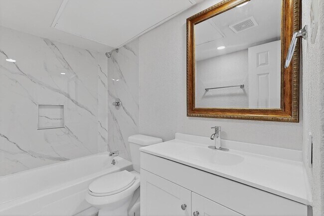 Building Photo - 5516 Laredo Ln